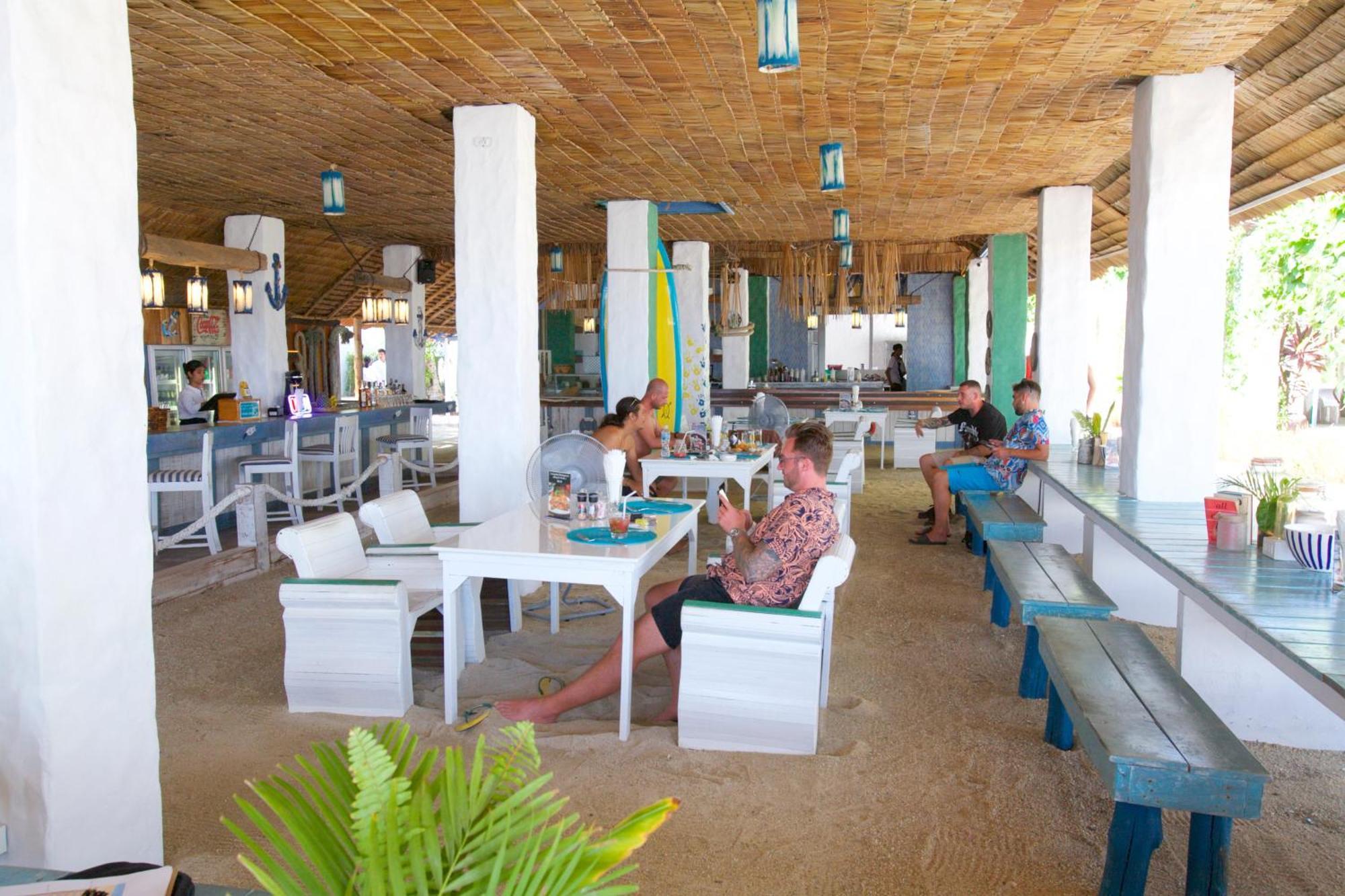 Lime N Soda Beachfront Resort Тонгсала Екстер'єр фото